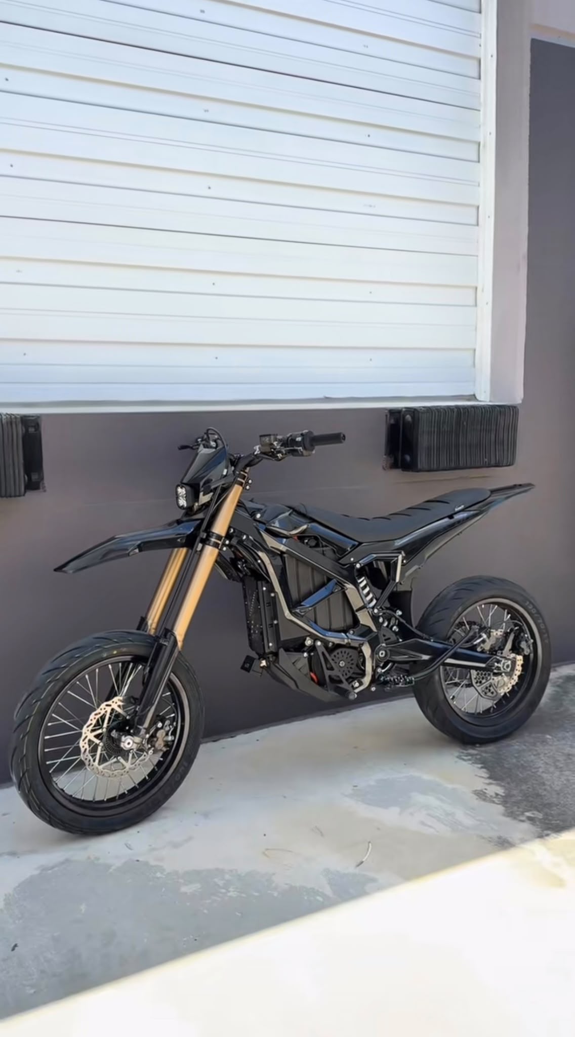 Ultra Bee Supermoto Set Kit